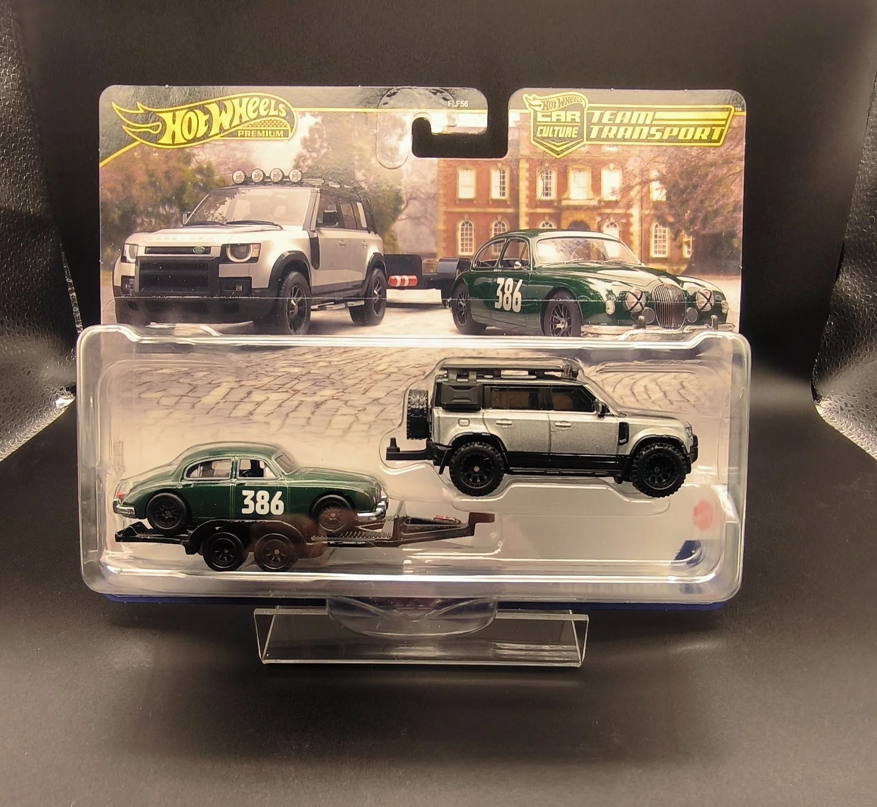 Hot Wheels JAGUAR MK1 2023 LAND ROVER DEFENDER